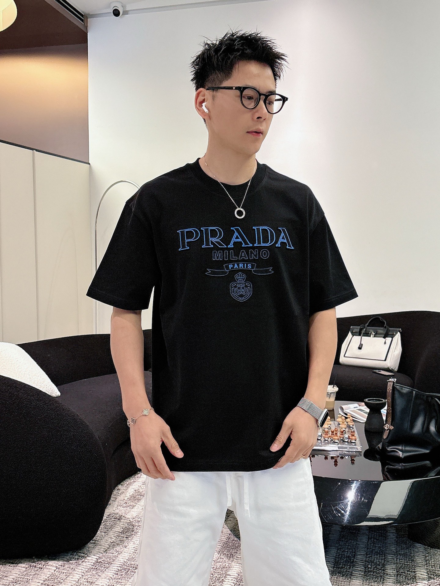 普拉达#PRADA   2026春夏新款首发专柜最新款短袖圆领T恤 高端订制 设计前卫时尚！品牌logo