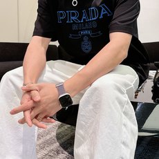 普拉达#PRADA 2026春夏新款首发专柜最新款短袖圆领T恤 高端订制 设计前卫时尚!品牌logo 普拉达#PRADA 2026春夏新款首发专柜最新款短袖圆领T恤 高端订制 设计前卫时尚!品牌logo