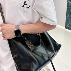 LV 2026春夏新款首发专柜最新款短袖圆领T恤 高端订制 设计前卫时尚!品牌logo重工艺设计 高 LV 2026春夏新款首发专柜最新款短袖圆领T恤 高端订制 设计前卫时尚!品牌logo重工艺设计 高