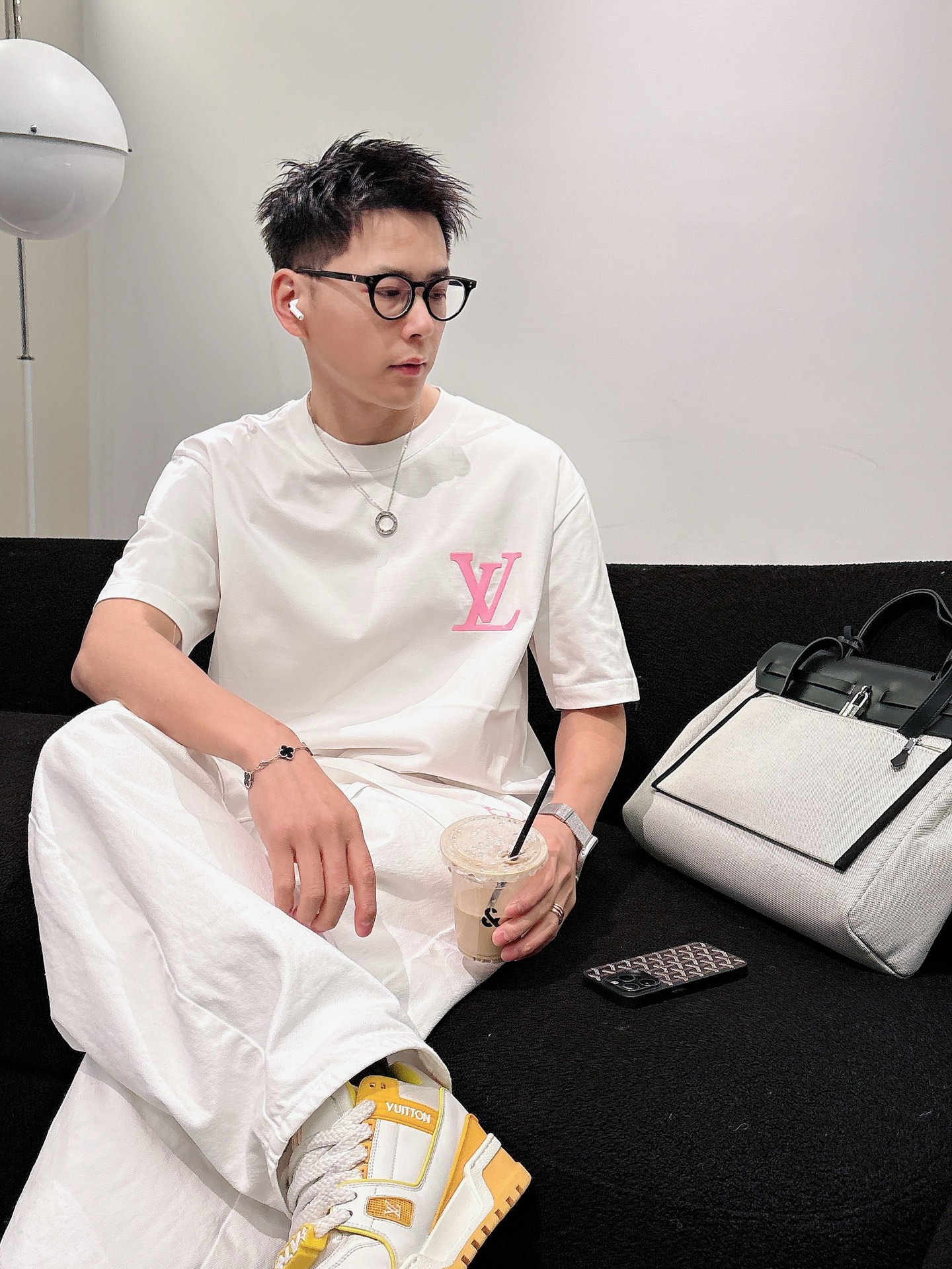 LV   2026春夏新款首发专柜最新款短袖圆领T恤 高端订制 设计前卫时尚！品牌logo重工艺设计 高