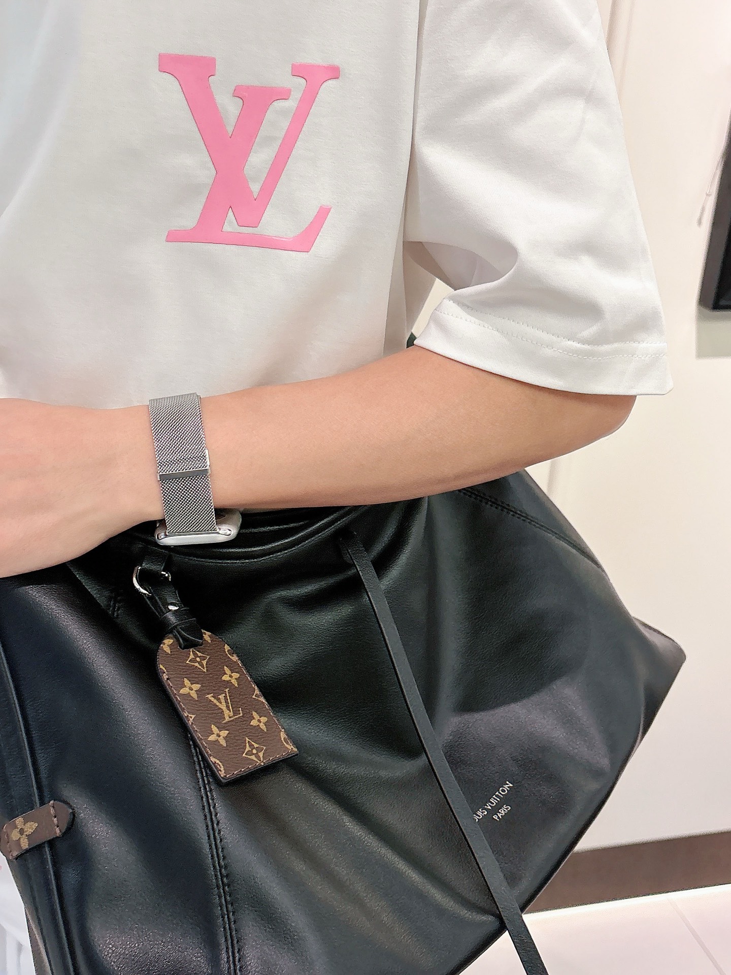 LV   2026春夏新款首发专柜最新款短袖圆领T恤 高端订制 设计前卫时尚！品牌logo重工艺设计 高