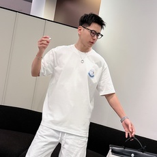 蒙口#MONCLER 2026春夏新款首发专柜最新款短袖圆领T恤 高端订制 设计前卫时尚!品牌log 蒙口#MONCLER 2026春夏新款首发专柜最新款短袖圆领T恤 高端订制 设计前卫时尚!品牌log
