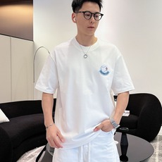 蒙口#MONCLER 2026春夏新款首发专柜最新款短袖圆领T恤 高端订制 设计前卫时尚!品牌log 蒙口#MONCLER 2026春夏新款首发专柜最新款短袖圆领T恤 高端订制 设计前卫时尚!品牌log