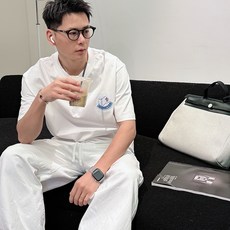 蒙口#MONCLER 2026春夏新款首发专柜最新款短袖圆领T恤 高端订制 设计前卫时尚!品牌log 蒙口#MONCLER 2026春夏新款首发专柜最新款短袖圆领T恤 高端订制 设计前卫时尚!品牌log