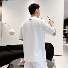 蒙口#MONCLER 2026春夏新款首发专柜最新款短袖圆领T恤 高端订制 设计前卫时尚!品牌log 蒙口#MONCLER 2026春夏新款首发专柜最新款短袖圆领T恤 高端订制 设计前卫时尚!品牌log