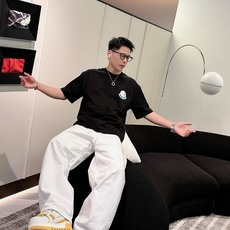 蒙口#MONCLER 2026春夏新款首发专柜最新款短袖圆领T恤 高端订制 设计前卫时尚!品牌log 蒙口#MONCLER 2026春夏新款首发专柜最新款短袖圆领T恤 高端订制 设计前卫时尚!品牌log