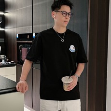 蒙口#MONCLER 2026春夏新款首发专柜最新款短袖圆领T恤 高端订制 设计前卫时尚!品牌log 蒙口#MONCLER 2026春夏新款首发专柜最新款短袖圆领T恤 高端订制 设计前卫时尚!品牌log