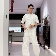 普拉达#PRADA 2026春夏新款首发专柜最新款短袖圆领T恤 高端订制 设计前卫时尚!品牌logo 普拉达#PRADA 2026春夏新款首发专柜最新款短袖圆领T恤 高端订制 设计前卫时尚!品牌logo