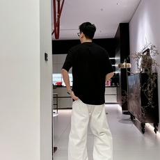芬迪#FENDI 2026春夏新款首发专柜最新款短袖圆领T恤 高端订制 设计前卫时尚!品牌logo重 芬迪#FENDI 2026春夏新款首发专柜最新款短袖圆领T恤 高端订制 设计前卫时尚!品牌logo重