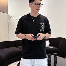 芬迪#FENDI 2026春夏新款首发专柜最新款短袖圆领T恤 高端订制 设计前卫时尚!品牌logo重 芬迪#FENDI 2026春夏新款首发专柜最新款短袖圆领T恤 高端订制 设计前卫时尚!品牌logo重