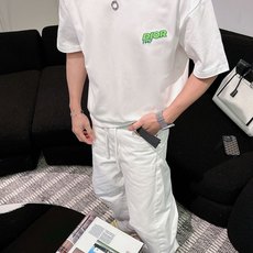迪奥#DIOR 2026春夏新款首发专柜最新款短袖圆领T恤 高端订制 设计前卫时尚!品牌logo重工 迪奥#DIOR 2026春夏新款首发专柜最新款短袖圆领T恤 高端订制 设计前卫时尚!品牌logo重工
