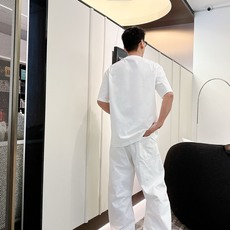 迪奥#DIOR 2026春夏新款首发专柜最新款短袖圆领T恤 高端订制 设计前卫时尚!品牌logo重工 迪奥#DIOR 2026春夏新款首发专柜最新款短袖圆领T恤 高端订制 设计前卫时尚!品牌logo重工