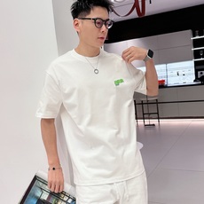 迪奥#DIOR 2026春夏新款首发专柜最新款短袖圆领T恤 高端订制 设计前卫时尚!品牌logo重工 迪奥#DIOR 2026春夏新款首发专柜最新款短袖圆领T恤 高端订制 设计前卫时尚!品牌logo重工