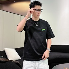 迪奥#DIOR 2026春夏新款首发专柜最新款短袖圆领T恤 高端订制 设计前卫时尚!品牌logo重工 迪奥#DIOR 2026春夏新款首发专柜最新款短袖圆领T恤 高端订制 设计前卫时尚!品牌logo重工