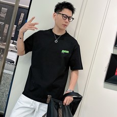 迪奥#DIOR 2026春夏新款首发专柜最新款短袖圆领T恤 高端订制 设计前卫时尚!品牌logo重工 迪奥#DIOR 2026春夏新款首发专柜最新款短袖圆领T恤 高端订制 设计前卫时尚!品牌logo重工