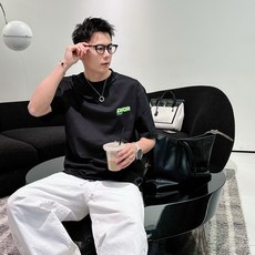 迪奥#DIOR 2026春夏新款首发专柜最新款短袖圆领T恤 高端订制 设计前卫时尚!品牌logo重工 迪奥#DIOR 2026春夏新款首发专柜最新款短袖圆领T恤 高端订制 设计前卫时尚!品牌logo重工