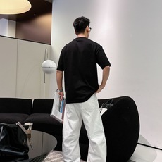 迪奥#DIOR 2026春夏新款首发专柜最新款短袖圆领T恤 高端订制 设计前卫时尚!品牌logo重工 迪奥#DIOR 2026春夏新款首发专柜最新款短袖圆领T恤 高端订制 设计前卫时尚!品牌logo重工
