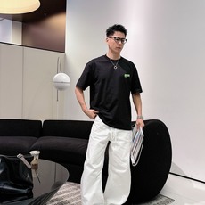 迪奥#DIOR 2026春夏新款首发专柜最新款短袖圆领T恤 高端订制 设计前卫时尚!品牌logo重工 迪奥#DIOR 2026春夏新款首发专柜最新款短袖圆领T恤 高端订制 设计前卫时尚!品牌logo重工