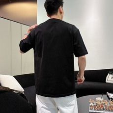 迪奥#DIOR 2026春夏新款首发专柜最新款短袖圆领T恤 高端订制 设计前卫时尚!品牌logo重工 迪奥#DIOR 2026春夏新款首发专柜最新款短袖圆领T恤 高端订制 设计前卫时尚!品牌logo重工