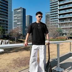 芬迪#FENDI 2026春夏新款首发专柜最新款短袖圆领T恤 高端订制 设计前卫时尚!品牌logo重 芬迪#FENDI 2026春夏新款首发专柜最新款短袖圆领T恤 高端订制 设计前卫时尚!品牌logo重