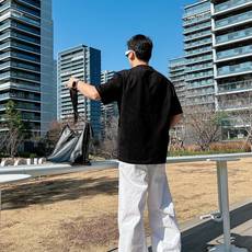 芬迪#FENDI 2026春夏新款首发专柜最新款短袖圆领T恤 高端订制 设计前卫时尚!品牌logo重 芬迪#FENDI 2026春夏新款首发专柜最新款短袖圆领T恤 高端订制 设计前卫时尚!品牌logo重