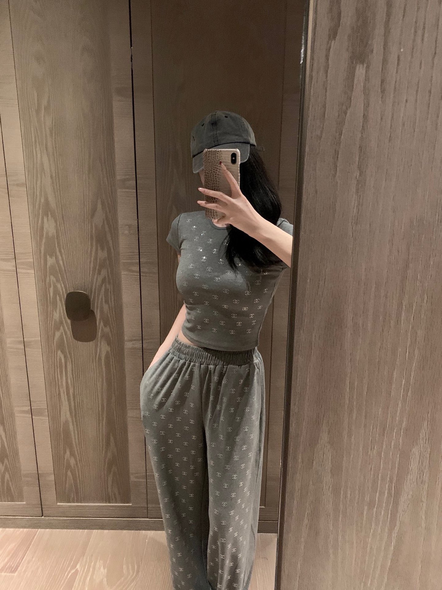 Chanel Ropa Pantalones Camiseta Negro Gris Manga corta