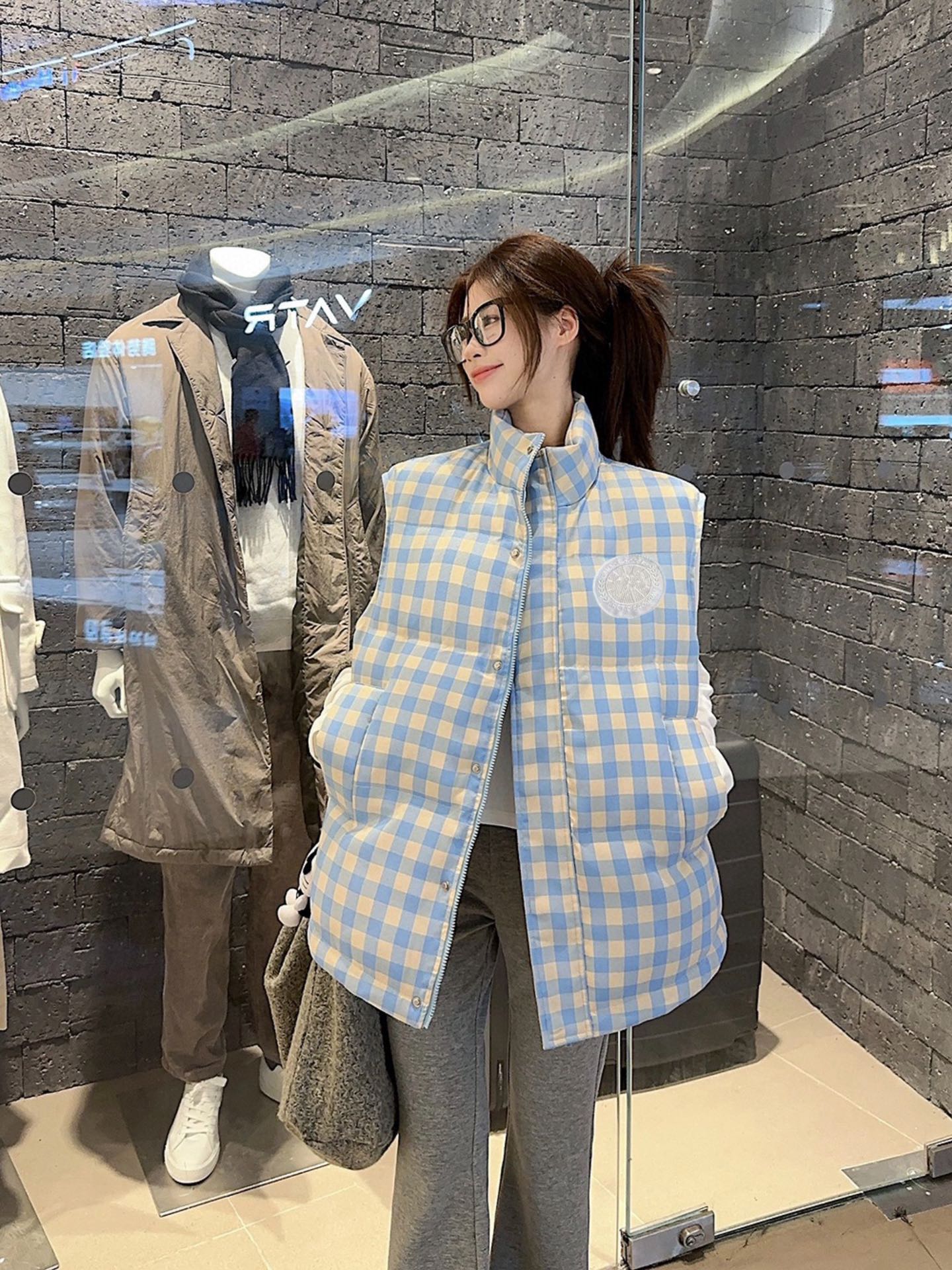 High-End Women’s Outfits with Dust-Proof Bags of Geese: Fresh White and Blue Styles - 图片 7
