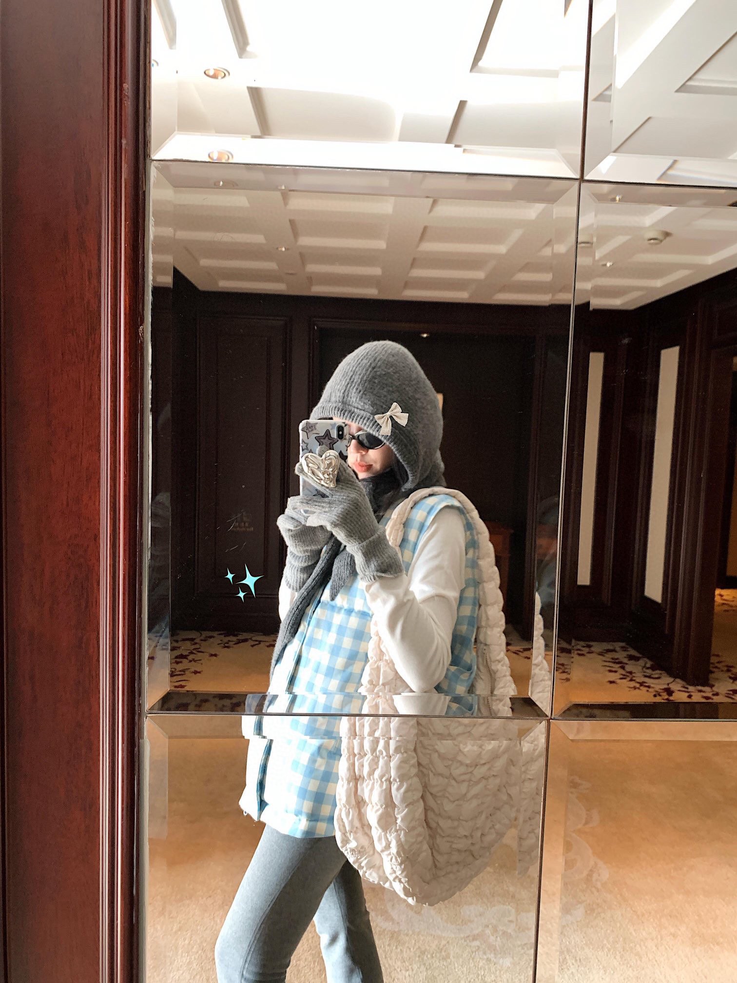 High-End Women’s Outfits with Dust-Proof Bags of Geese: Fresh White and Blue Styles - 图片 4