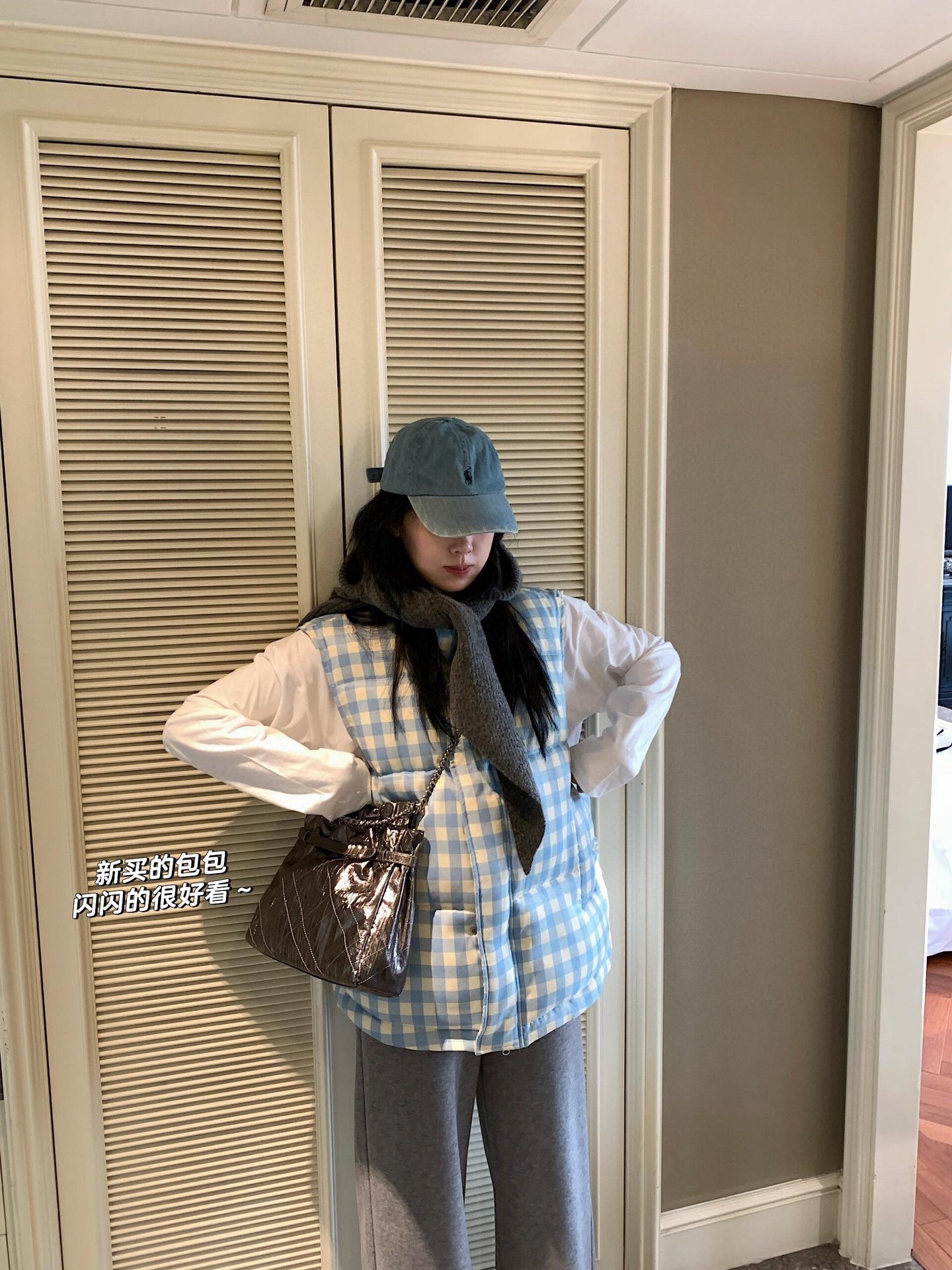 High-End Women’s Outfits with Dust-Proof Bags of Geese: Fresh White and Blue Styles - 图片 9