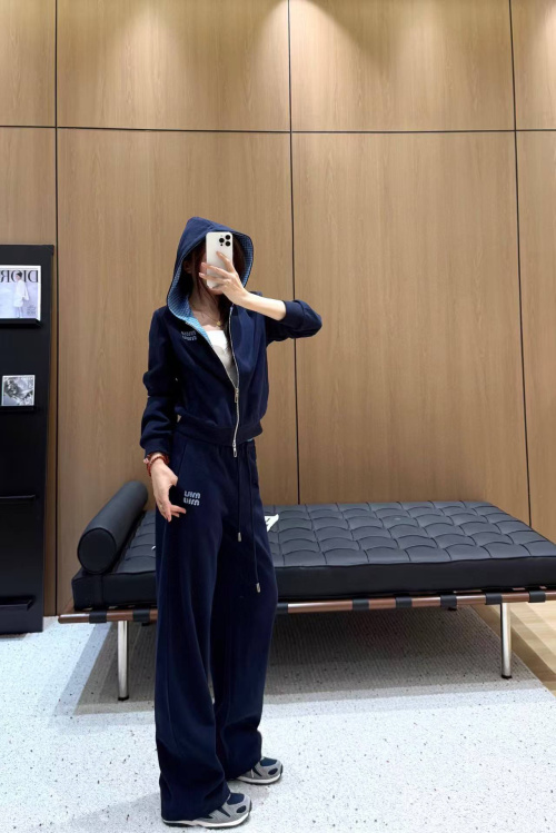 Miu Miu Hooded Plaid Patchwork Jacket with Elastic Waist Straight-Leg Pants Set 1 Miu Miu Hooded Plaid Patchwork Jacket with Elastic Waist Straight-Leg Pants Set