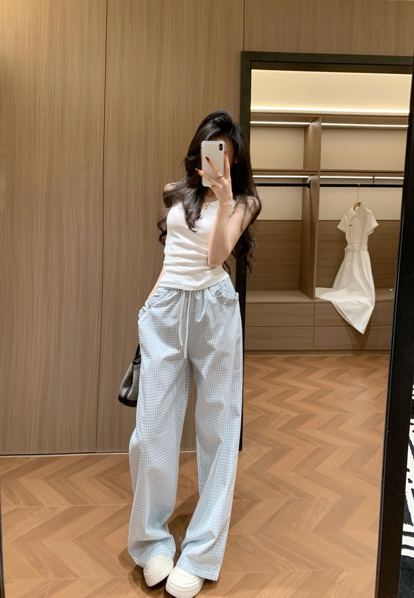 NO:737885,,,19860909,,,Women's clothing