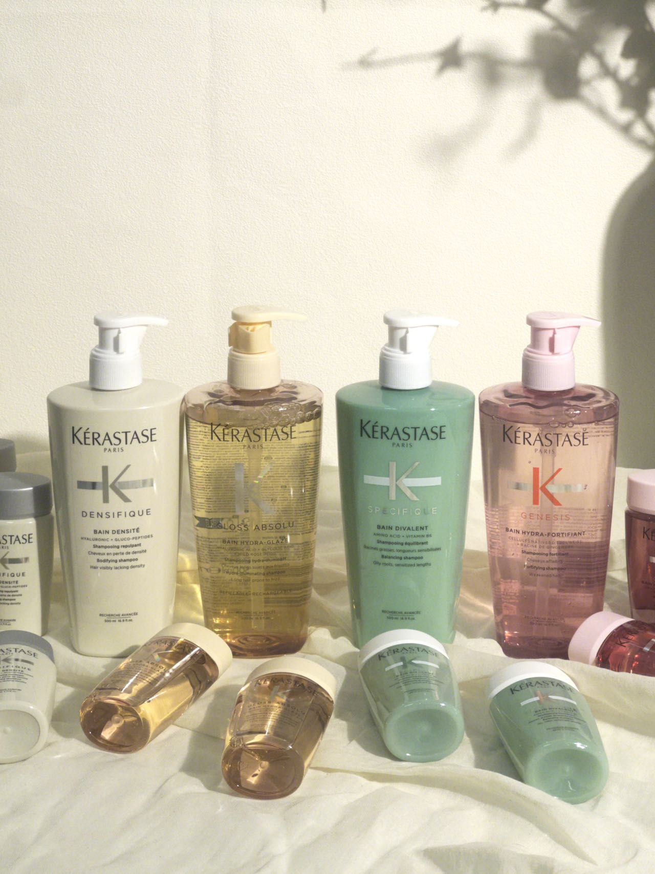 NO:938676,Kérastase’s most popular shampoo ~ French light luxury hair care ceiling | Kérastase’s 4 popular shampoos 500ml Large capacity full combing shampoo is not only cleansing, but also a daily healing ritual Platinum revitalizes soft and thin hair, fluffy and thickened hair roots Vitality ginger produces oil quickly, reduces hair loss and breakage, nourishes the scalp and strengthens hair strands Dual-function scalp oily hair dry ends, dandruff, water and oil balance ceiling  Glazed rose dry sofa, frizzy and dull, watery and smooth + high-end rose fragrance, toiletries trendy department store19860909卡诗爆款洗发水～法式轻奢洗护天花板｜卡诗 4 款热门爆款洗发水 500ml 大容量全梳理洗头不止清洁,更是每日治愈仪式感 白金赋活细软塌、发量稀疏,蓬松增厚发根 元气姜出油快、掉发断发,养头皮固发丝 双重功能头皮油发尾干、头屑多,水油平衡天花板 釉光玫瑰干枯沙发、毛躁暗沉,水光柔顺 + 高级玫瑰香,洗护用品潮品百货,accessory