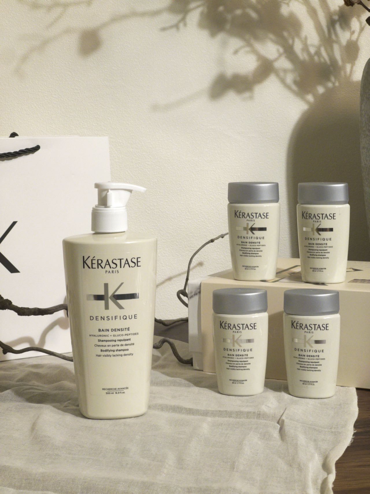 NO:938671,Advanced care is about precise care, not general care. Kérastase Paris’ four classic 500ml luxury care series brings salon care into daily life at home. Washing and care is not only cleansing, but also a ritual for hair day after day. Kérastase~ Silicone-free and gentle formula, safe to use for sensitive scalps and permed and dyed hair., Fashion Department Store of Toiletries19860909洗护的高级,是精准养护,而非笼统将就. 巴黎卡诗四大经典 500ml 奢护系列,把沙龙院线护理搬进居家日常,洗护不止洁净,更是日复一日的发丝仪式感Kérastase～ 无硅油温和配方,敏感头皮、烫染发质安心用.,洗护用品潮品百货,accessory