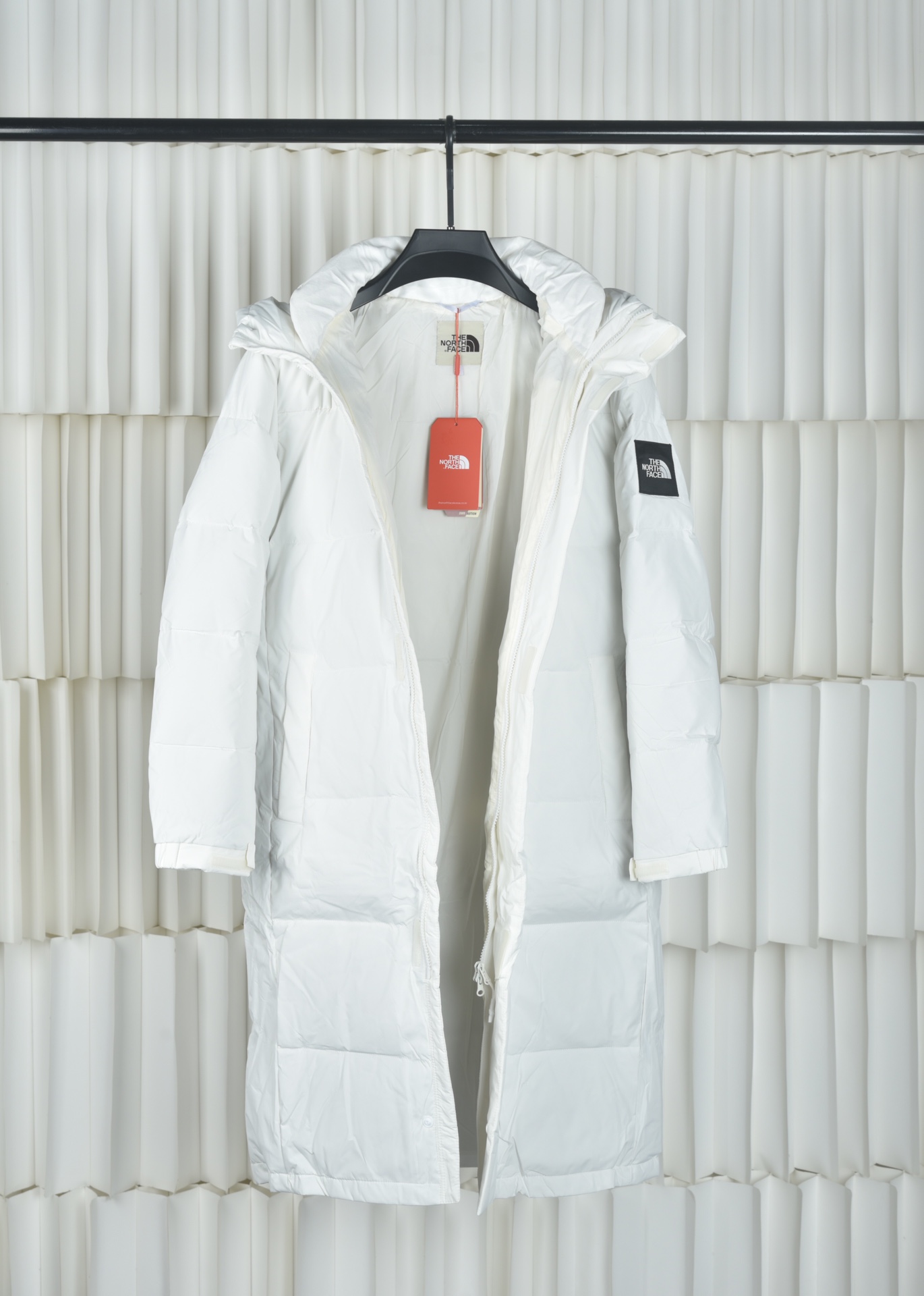 特价💰249
亚马逊2025官方最新代购版本THE NORTH FACE/北面韩国NEVER STOP EXPLORING旗舰系列长款申敏儿同款羽绒服,采用聚酯纤维防泼水面料,填充RDS认证国标80白鸭绒衣服蓬松度保暖效果非常好。刺绣采用进口田岛绣花万针刺绣,采用进口7号针,日本女皇绣线,保证每字饱满工、立体感清晰,定制吉田YKK原厂拉链,刻字清晰,质感完美顺滑。全套辅料均出自TNF原厂代工,水洗麦三标齐全,还原正品系列。
尺码:S M L XL XXL
颜色:黑色 白色