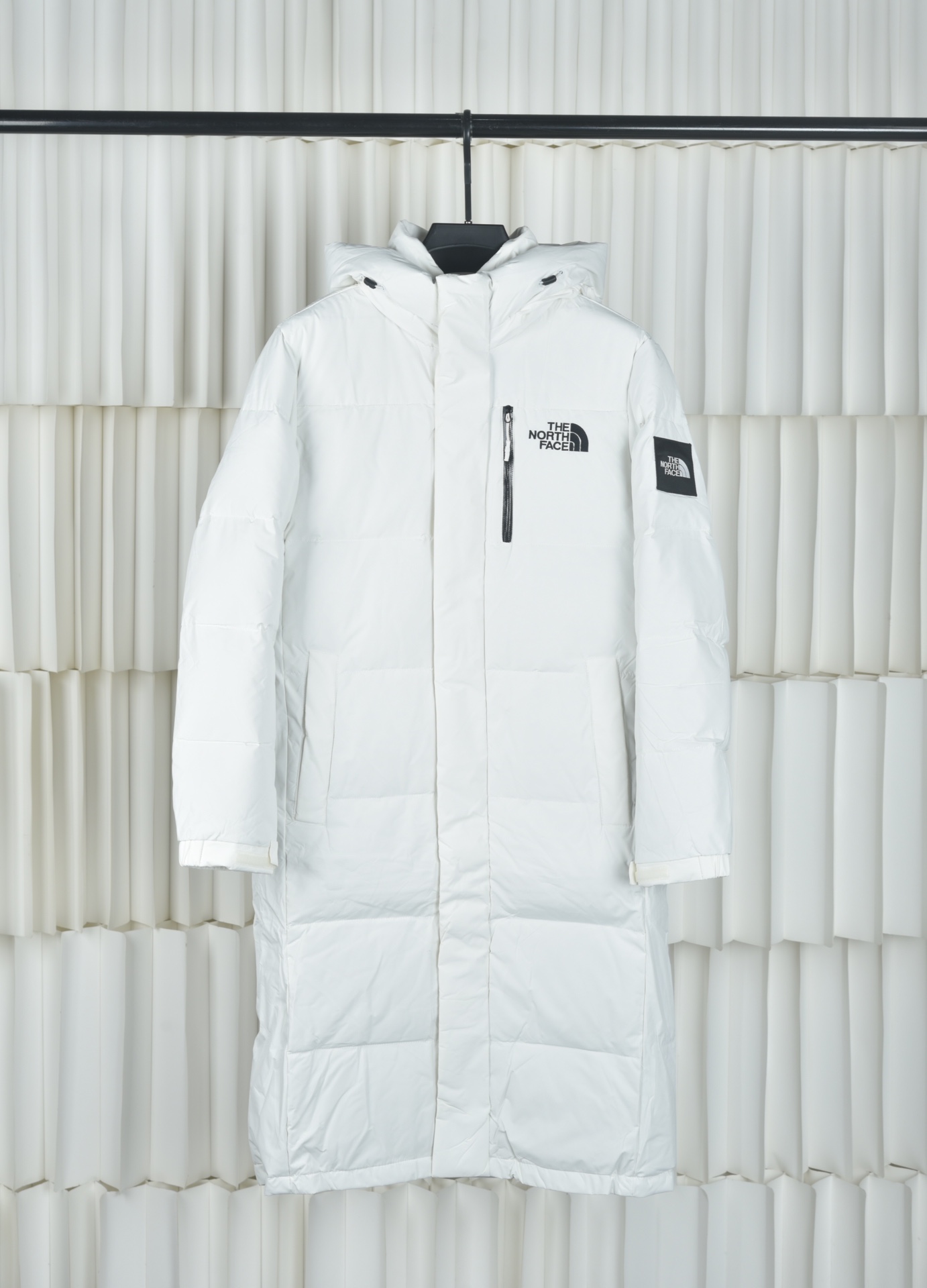 特价💰249
亚马逊2025官方最新代购版本THE NORTH FACE/北面韩国NEVER STOP EXPLORING旗舰系列长款申敏儿同款羽绒服,采用聚酯纤维防泼水面料,填充RDS认证国标80白鸭绒衣服蓬松度保暖效果非常好。刺绣采用进口田岛绣花万针刺绣,采用进口7号针,日本女皇绣线,保证每字饱满工、立体感清晰,定制吉田YKK原厂拉链,刻字清晰,质感完美顺滑。全套辅料均出自TNF原厂代工,水洗麦三标齐全,还原正品系列。
尺码:S M L XL XXL
颜色:黑色 白色