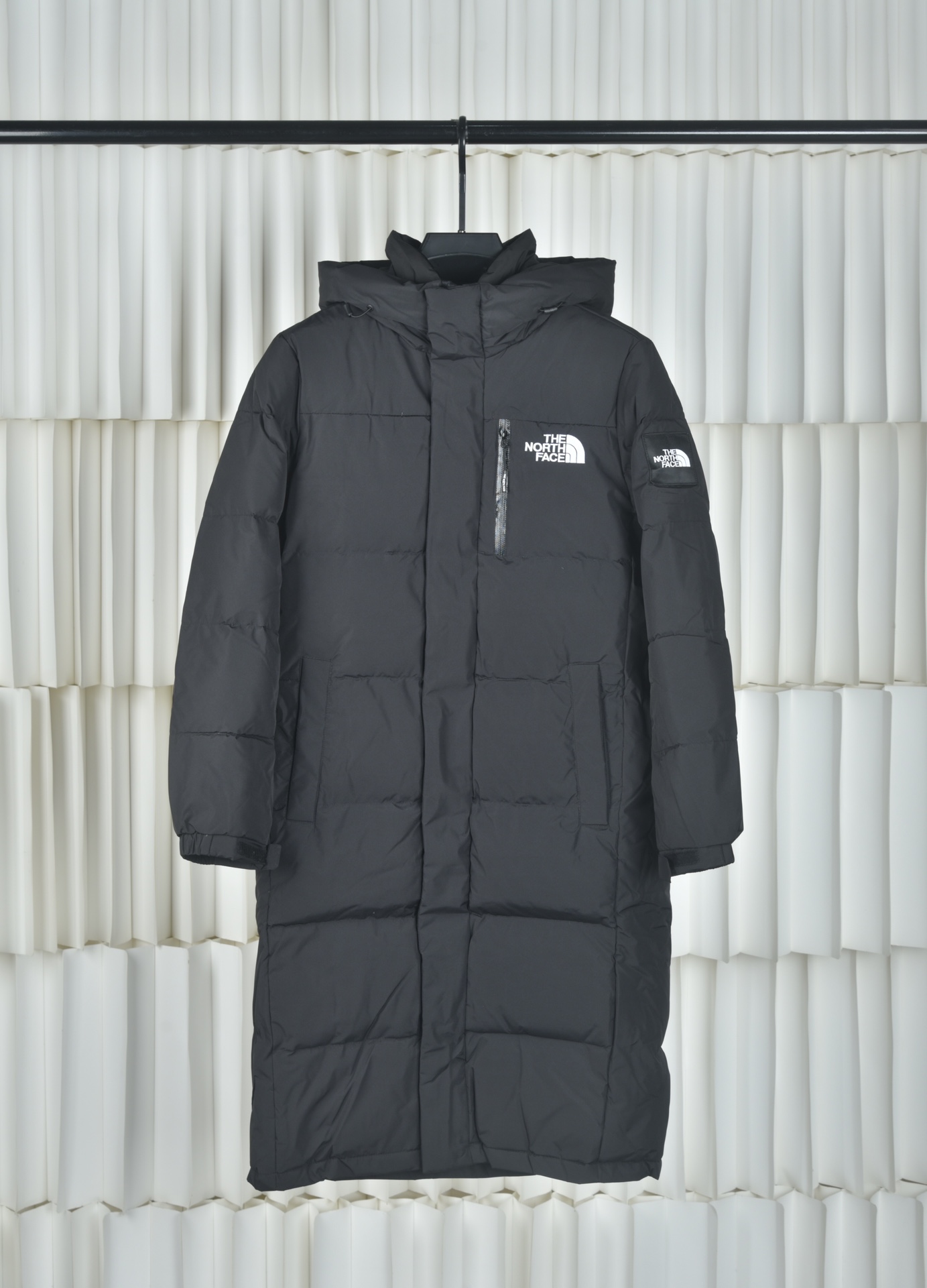 特价💰249
亚马逊2025官方最新代购版本THE NORTH FACE/北面韩国NEVER STOP EXPLORING旗舰系列长款申敏儿同款羽绒服,采用聚酯纤维防泼水面料,填充RDS认证国标80白鸭绒衣服蓬松度保暖效果非常好。刺绣采用进口田岛绣花万针刺绣,采用进口7号针,日本女皇绣线,保证每字饱满工、立体感清晰,定制吉田YKK原厂拉链,刻字清晰,质感完美顺滑。全套辅料均出自TNF原厂代工,水洗麦三标齐全,还原正品系列。
尺码:S M L XL XXL
颜色:黑色 白色