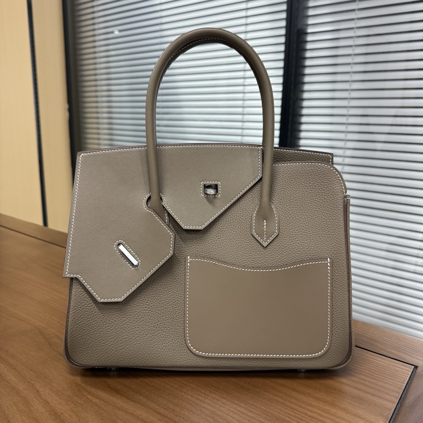 NO:698238,New product Birkin desordre de sordre irregular bag/slanted hijab bag 30cm, original imported Togo leather and swift leather [elephant gray] silver buckle, limited edition, counter synchronization, handmade wax thread sewing, pure steel hardware, in stock, Hermes, stuart weitzman, Hermes,19860909新品 Birkin desordre de sordre 不规则包/斜盖头包30cm 原厂进口Togo皮拼swift皮【大象灰】银扣 限量版 专柜同步 手工蜡线缝制 纯钢五金 现货,爱马仕,hermes,stuart weitzman,Hermes,,Bag