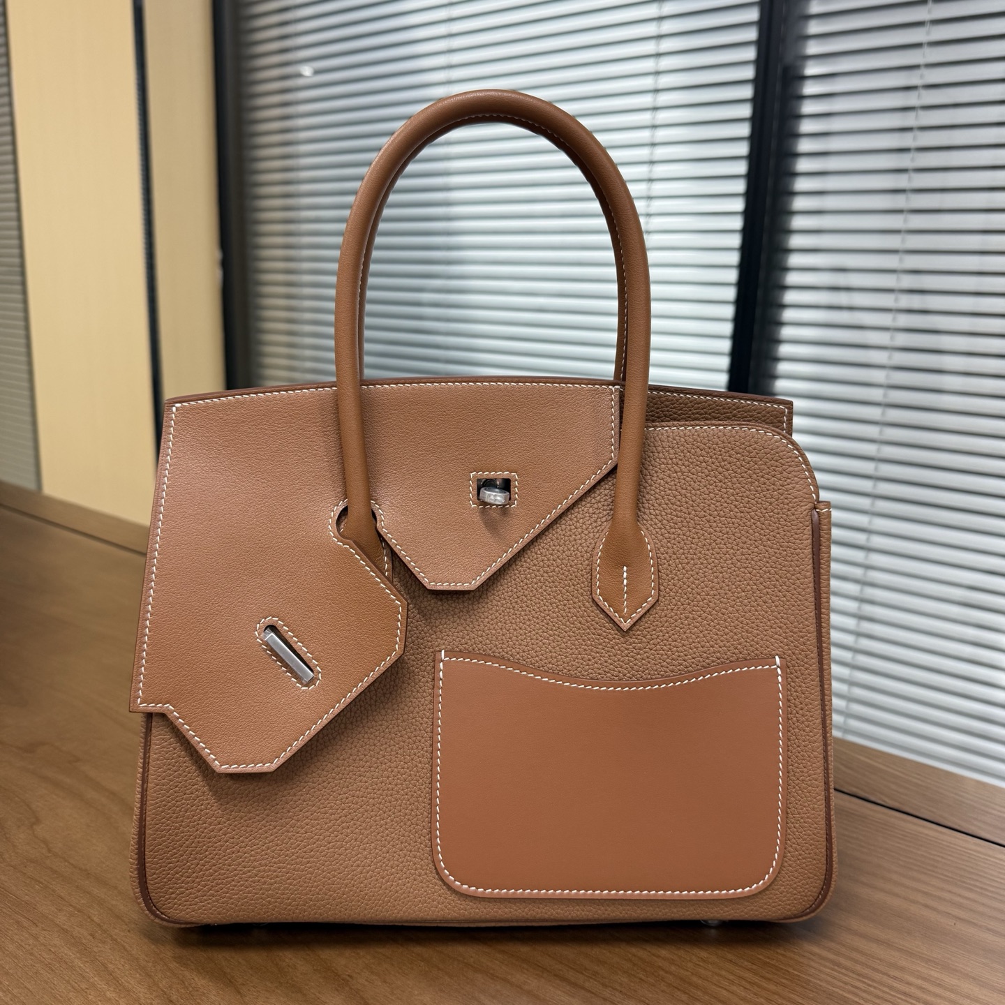 NO:698239,New product Birkin desordre de sordre irregular bag/slanted hijab bag 30cm, original imported Togo leather and swift leather [golden brown] silver buckle, limited edition, counter synchronization, handmade wax thread sewing, pure steel hardware, in stock, Hermes, stuart weitzman, Hermes,19860909新品 Birkin desordre de sordre 不规则包/斜盖头包30cm 原厂进口Togo皮拼swift皮【金棕】银扣 限量版 专柜同步 手工蜡线缝制 纯钢五金 现货,爱马仕,hermes,stuart weitzman,Hermes,,Bag