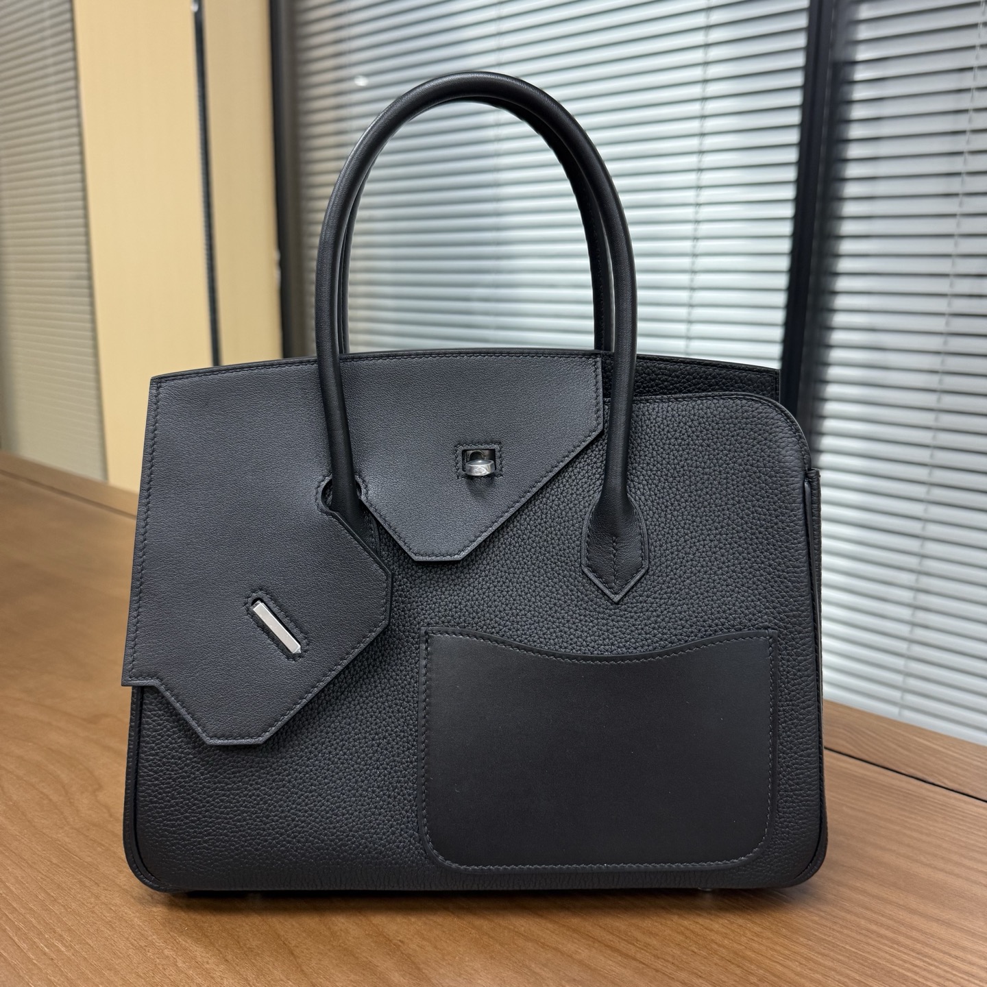 NO:698236,New product Birkin desordre de sordre irregular bag/slanted hijab bag 30cm, original imported Togo leather and swift leather [black] silver buckle, limited edition, counter synchronization, handmade wax thread sewing, pure steel hardware, in stock, Hermes, stuart weitzman, Hermes,19860909新品 Birkin desordre de sordre 不规则包/斜盖头包30cm 原厂进口Togo皮拼swift皮【黑色】银扣 限量版 专柜同步 手工蜡线缝制 纯钢五金 现货,爱马仕,hermes,stuart weitzman,Hermes,,Bag