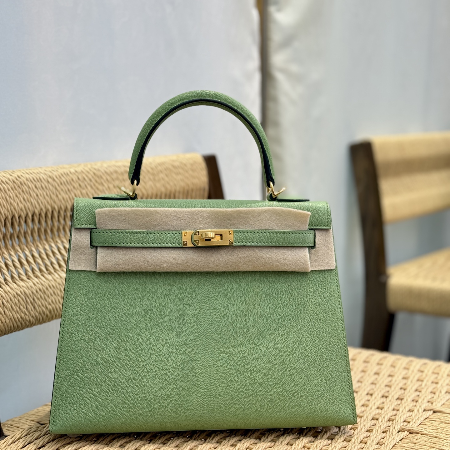 NO:919542,Kelly Kelly 25cm imported French sheepskin [avocado green] gold buckle, hand-nailed, limited edition, counter synchronized, fully hand-sewn with beeswax thread, pure steel hardware, in stock, Hermes, hermes, sheepskin, Hermes,19860909Kelly 凯莉 25cm 原厂进口法羊皮【牛油果绿】金扣 手工钉 限量版 专柜同步 全手工蜜蜡线缝制 纯钢五金 现货,爱马仕,hermes,sheepskin,Hermes,,Bag