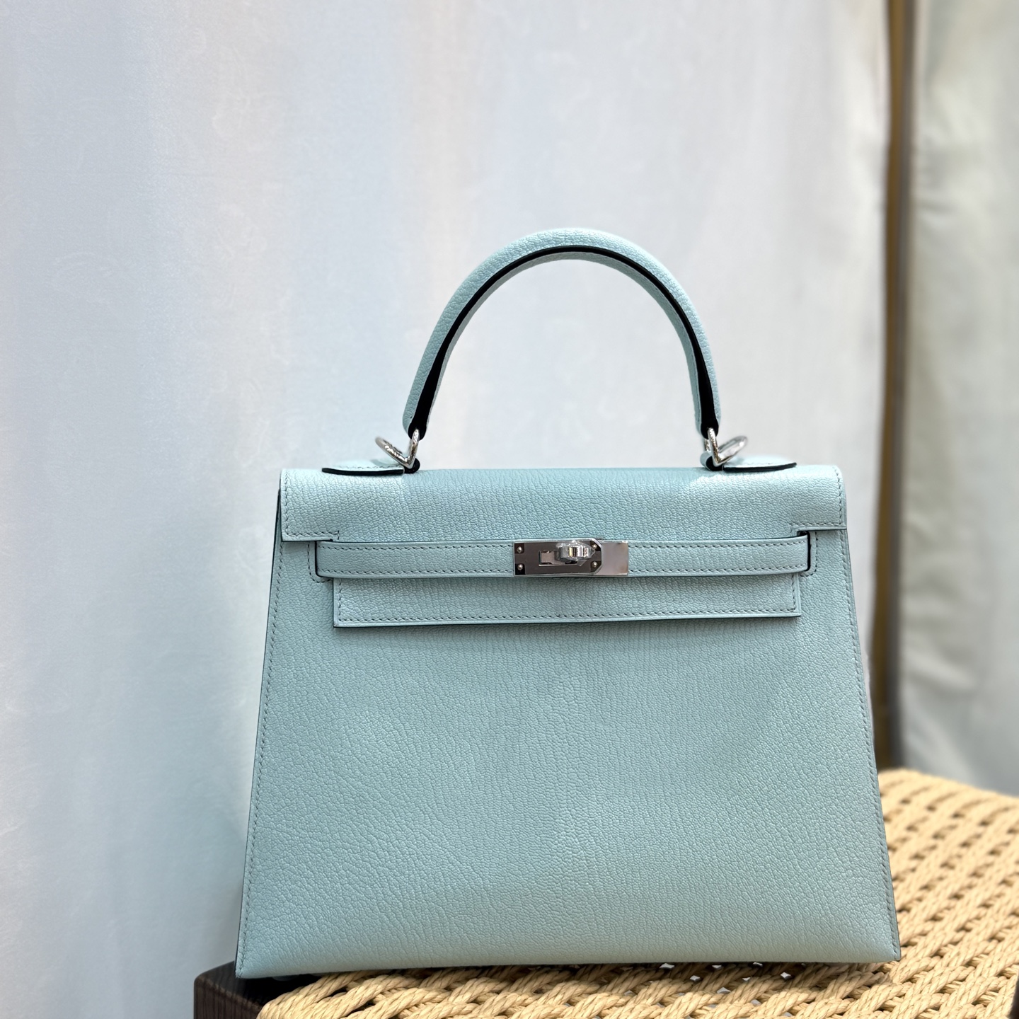 NO:919536,Kelly Kelly 25cm original imported French sheepskin [sky blue] silver buckle, hand-nailed, limited edition, counter synchronized, fully hand-sewn with beeswax thread, pure steel hardware, in stock, Hermes, hermes, sheepskin, Hermes,19860909Kelly 凯莉 25cm 原厂进口法羊皮【天蓝色】银扣 手工钉 限量版 专柜同步 全手工蜜蜡线缝制 纯钢五金 现货,爱马仕,hermes,sheepskin,Hermes,,Bag