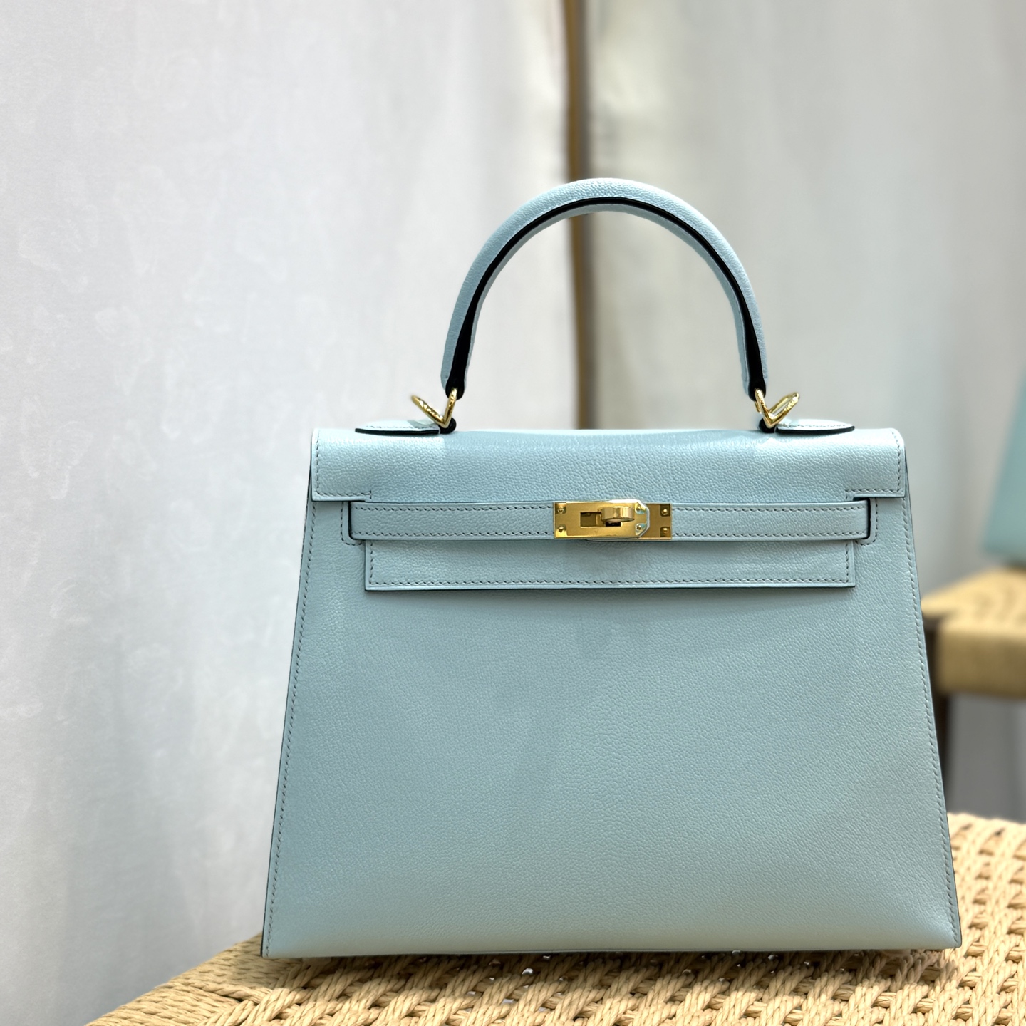 NO:919539,Kelly Kelly 25cm original imported French sheepskin [sky blue] gold buckle, hand-nailed, limited edition, counter synchronized, fully hand-sewn with beeswax thread, pure steel hardware, in stock, Hermes, hermes, sheepskin, Hermes,19860909Kelly 凯莉 25cm 原厂进口法羊皮【天蓝色】金扣 手工钉 限量版 专柜同步 全手工蜜蜡线缝制 纯钢五金 现货,爱马仕,hermes,sheepskin,Hermes,,Bag