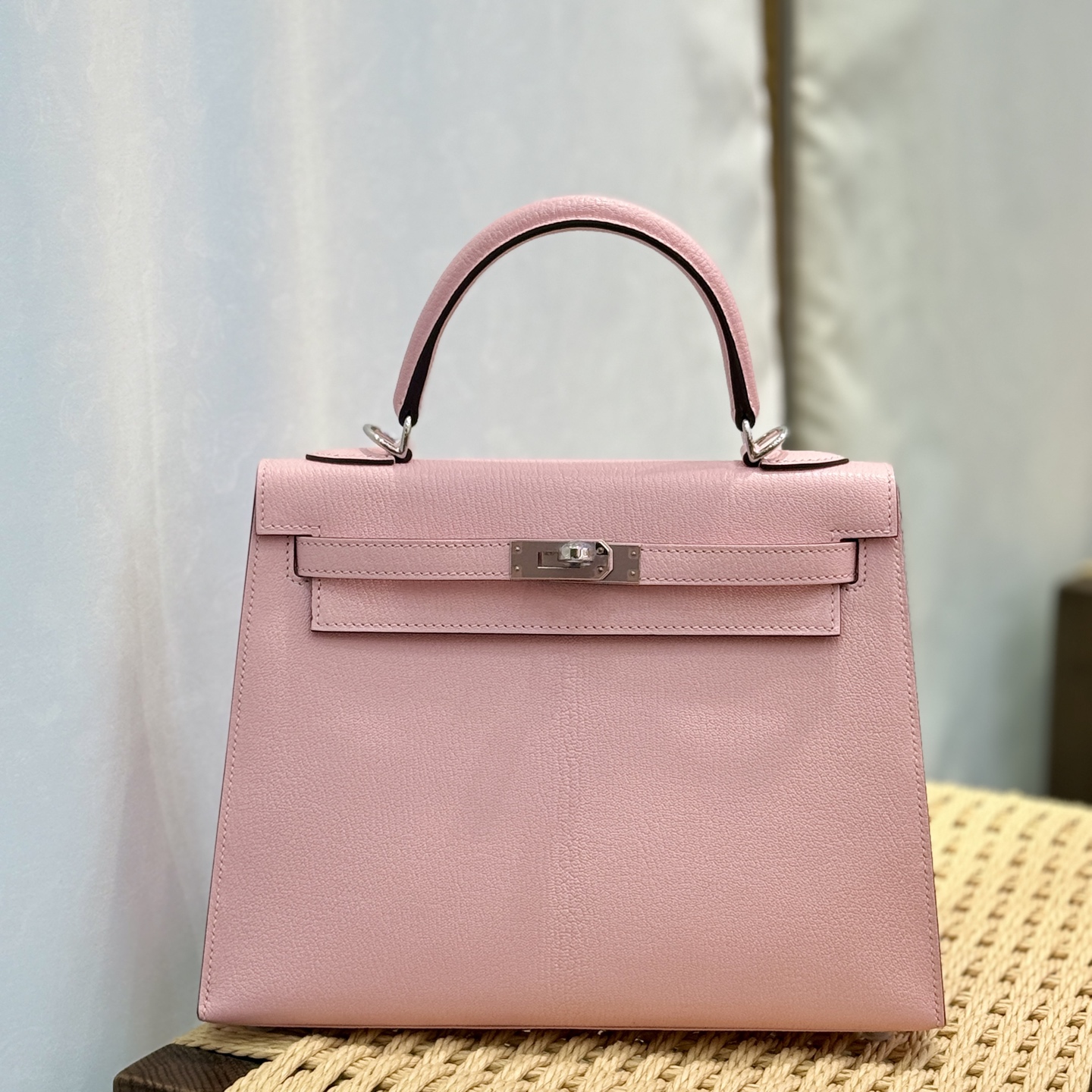 NO:919528,Kelly Kelly 25cm original imported French sheepskin [3Q powder] silver buckle, hand-nailed, limited edition, counter synchronized, fully hand-sewn with beeswax thread, pure steel hardware, in stock, Hermes, hermes, sheepskin, Hermes,19860909Kelly 凯莉 25cm 原厂进口法羊皮【3Q粉】银扣 手工钉 限量版 专柜同步 全手工蜜蜡线缝制 纯钢五金 现货,爱马仕,hermes,sheepskin,Hermes,,Bag