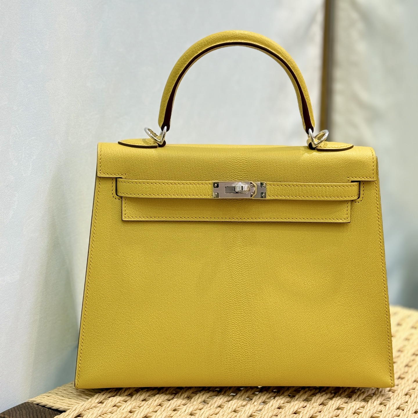 NO:919498,Kelly Kelly 25cm original imported French sheepskin [sunshine yellow] silver buckle, hand-nailed, limited edition, counter synchronized, fully hand-sewn with beeswax thread, pure steel hardware, in stock, Hermes, hermes, sheepskin, Hermes,19860909Kelly 凯莉 25cm 原厂进口法羊皮【阳光黄】银扣 手工钉 限量版 专柜同步 全手工蜜蜡线缝制 纯钢五金 现货,爱马仕,hermes,sheepskin,Hermes,,Bag