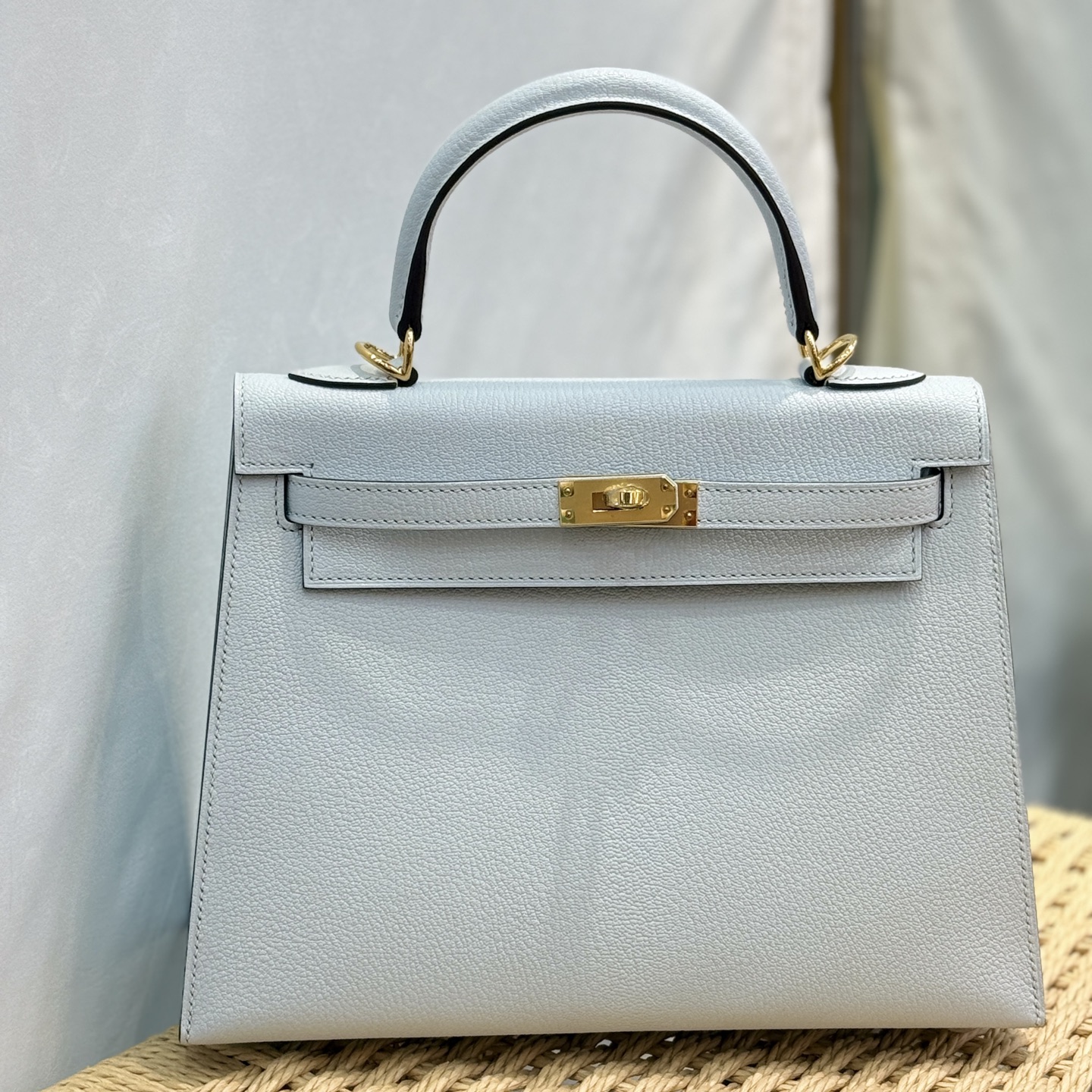 NO:919535,Kelly Kelly 25cm imported French sheepskin [haze blue] gold buckle, hand-nailed, limited edition, counter synchronized, fully hand-sewn with beeswax thread, pure steel hardware, in stock, Hermes, hermes, sheepskin, Hermes,19860909Kelly 凯莉 25cm 原厂进口法羊皮【雾霾蓝】金扣 手工钉 限量版 专柜同步 全手工蜜蜡线缝制 纯钢五金 现货,爱马仕,hermes,sheepskin,Hermes,,Bag