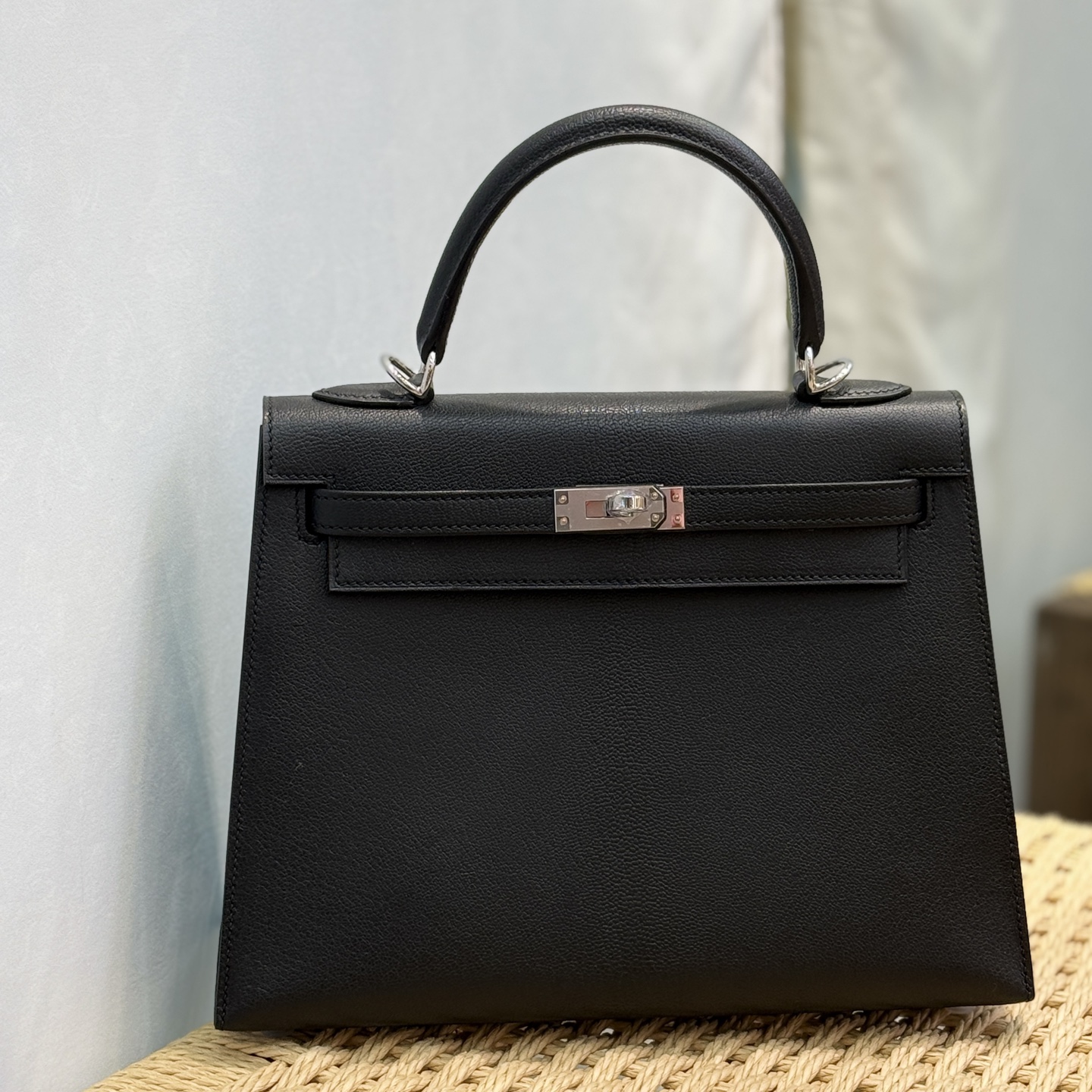 NO:919518,Kelly Kelly 25cm imported French sheepskin [black] silver buckle, hand-nailed, limited edition, counter synchronized, fully hand-sewn with beeswax thread, pure steel hardware, in stock, Hermes, hermes, sheepskin, Hermes,19860909Kelly 凯莉 25cm 原厂进口法羊皮【黑色】银扣 手工钉 限量版 专柜同步 全手工蜜蜡线缝制 纯钢五金 现货,爱马仕,hermes,sheepskin,Hermes,,Bag
