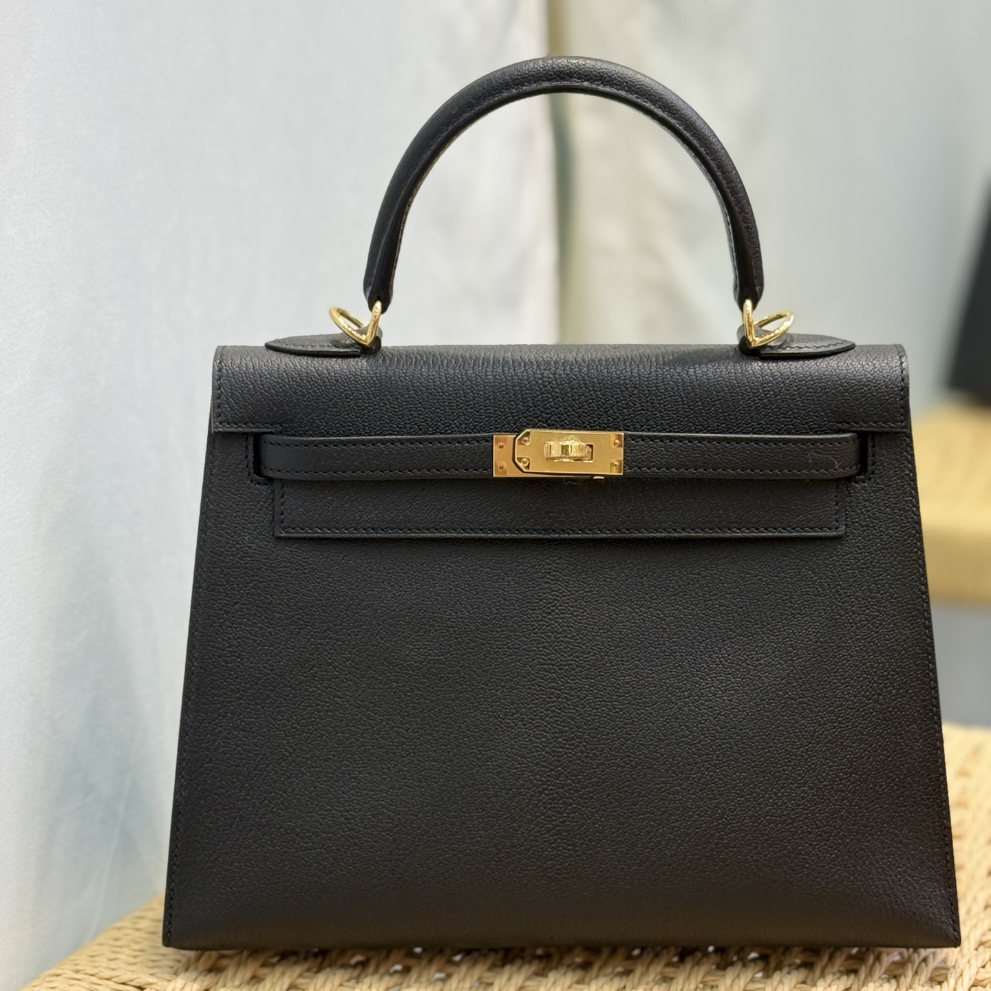 NO:919523,Kelly Kelly 25cm imported French sheepskin [black] gold buckle, hand-nailed, limited edition, counter synchronized, fully hand-sewn with beeswax thread, pure steel hardware, in stock, Hermes, hermes, sheepskin, Hermes,19860909Kelly 凯莉 25cm 原厂进口法羊皮【黑色】金扣 手工钉 限量版 专柜同步 全手工蜜蜡线缝制 纯钢五金 现货,爱马仕,hermes,sheepskin,Hermes,,Bag