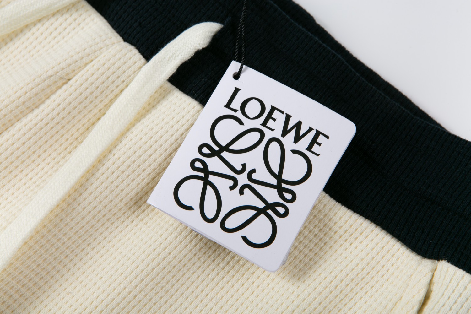 Exclusive High-End Custom Loew* Logo Shorts with Premium Embroidery - 图片 8