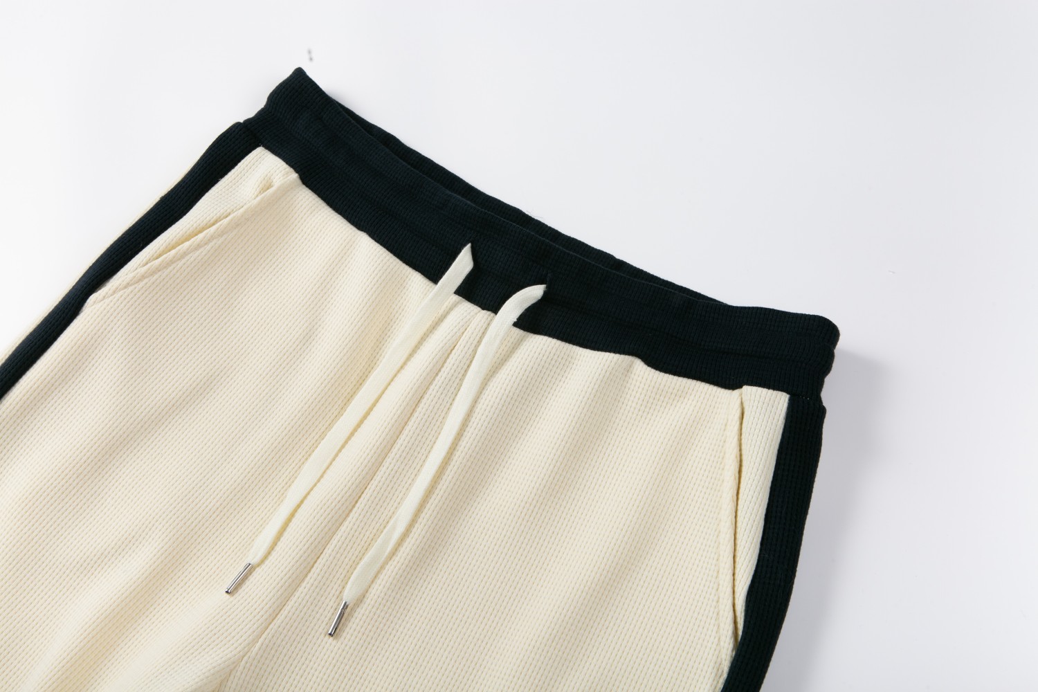Exclusive High-End Custom Loew* Logo Shorts with Premium Embroidery - 图片 3
