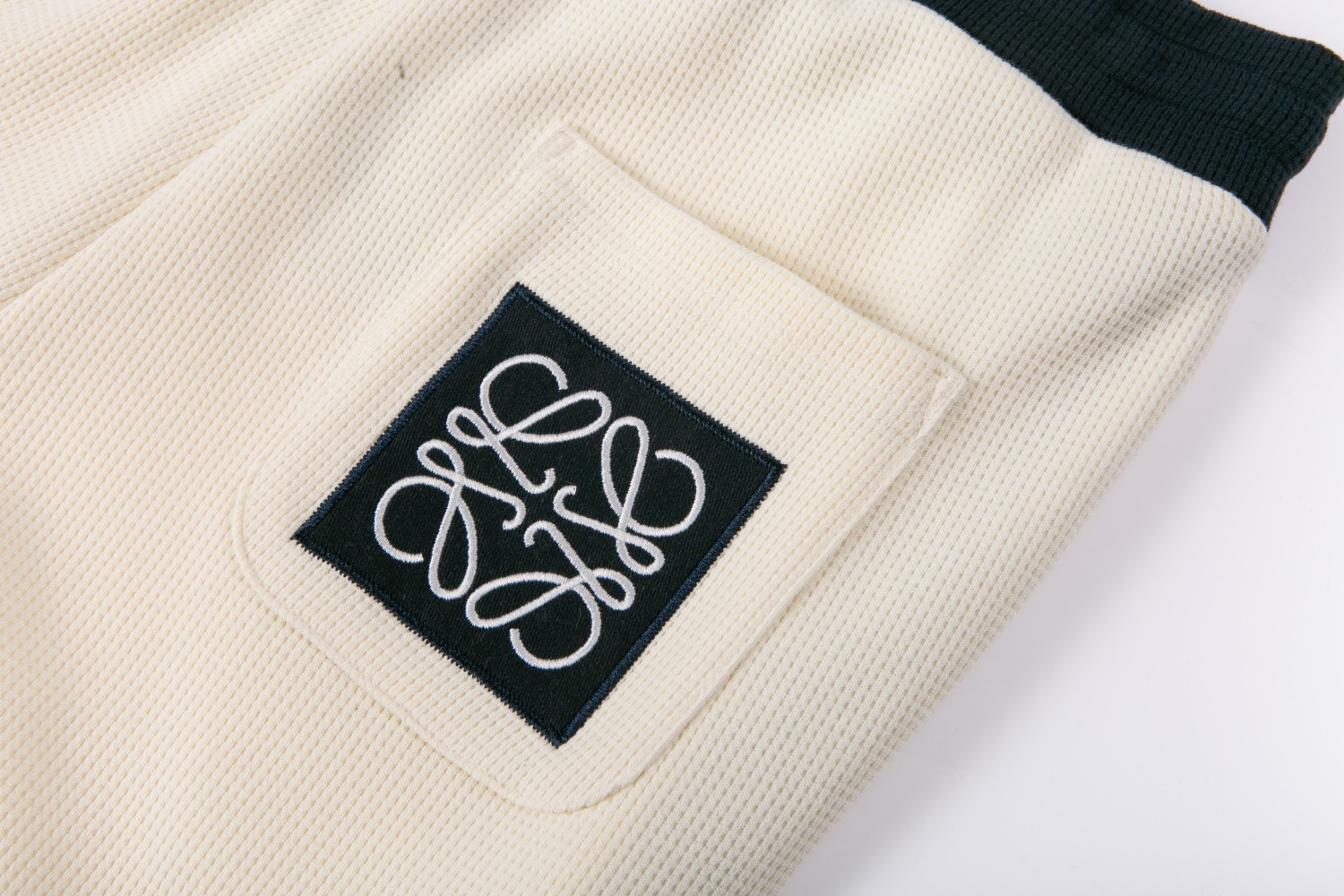 Exclusive High-End Custom Loew* Logo Shorts with Premium Embroidery - 图片 7
